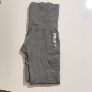 Gym shark leggings